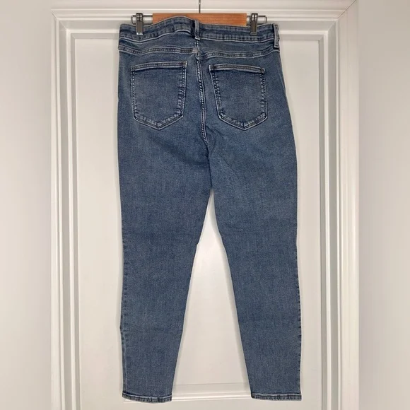 Gap Women’s High Rise Universal Jegging Sz. 14/32R, Light Wash - Picture 4 of 9